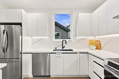 12032 Hiram Place NE, Seattle, WA 98125 - Photo 10