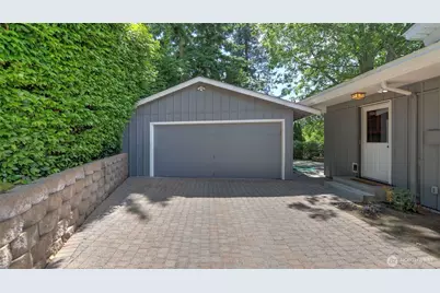 18744 Kenlake Place NE, Kenmore, WA 98028 - Photo 36