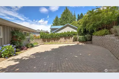 18744 Kenlake Place NE, Kenmore, WA 98028 - Photo 38
