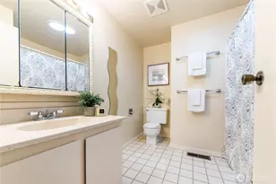 12705 SE 74th St, Newcastle, WA 98056 - Photo 8