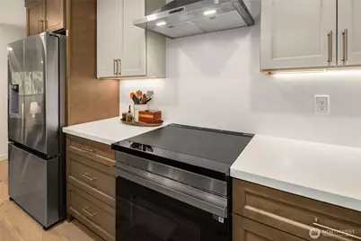 10045 38th Avenue NE, Seattle, WA 98125 - Photo 16