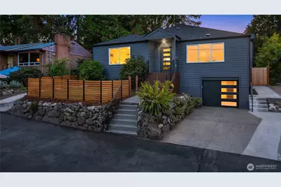 10045 38th Avenue NE, Seattle, WA 98125 - Photo 2