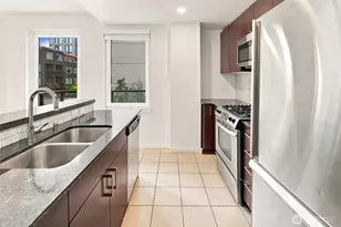 81 Clay St, Seattle, WA 98121 - Photo 8