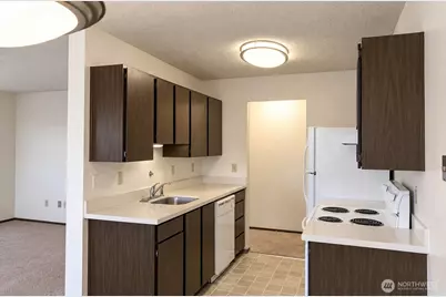 11255 Greenwood Avenue N, Seattle, WA 98133 - Photo 10