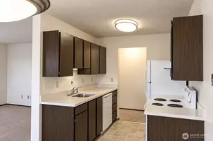 11255 Greenwood Ave N, Seattle, WA 98133 - Photo 10