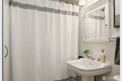 2722 36th Avenue SW, Seattle, WA 98126 - Photo 16