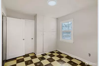 910 NE 113th Street, Seattle, WA 98125 - Photo 18