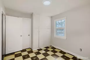 910 NE 113th St, Seattle, WA 98125 - Photo 18