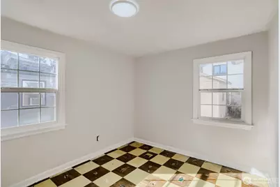 910 NE 113th Street, Seattle, WA 98125 - Photo 16