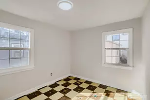 910 NE 113th St, Seattle, WA 98125 - Photo 16