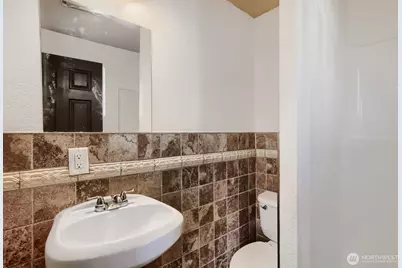 910 NE 113th Street, Seattle, WA 98125 - Photo 22