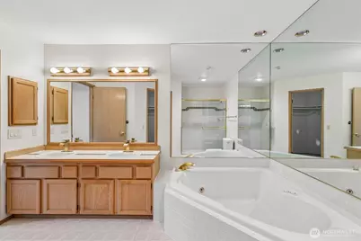 15617 NE 70th Court #D109, Redmond, WA 98052 - Photo 18