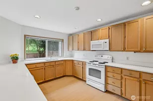 15617 NE 70th Ct, Redmond, WA 98052 - Photo 8