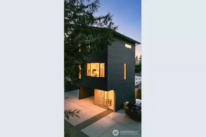 14340 Bagley Avenue N, Seattle, WA 98133 - Photo 2