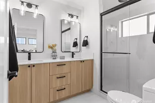 12044 Hiram Pl NE, Seattle, WA 98125 - Photo 14