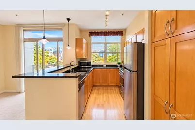 118 107th Avenue NE #B403, Bellevue, WA 98004 - Photo 4