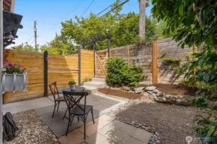 9121 23rd Ave NE, Seattle, WA 98115 - Photo 2