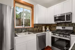 9121 23rd Ave NE, Seattle, WA 98115 - Photo 6
