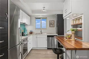 4511 Greenwood Ave N, Seattle, WA 98103 - Photo 8