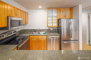 150 Melrose Ave E, Seattle, WA 98102 - Photo 2