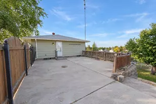 208 E Hillside Dr, Warden, WA 98857 - Photo 28