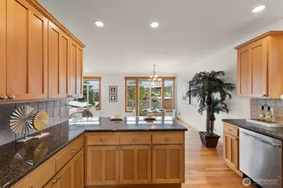 16 Florentia Street, Seattle, WA 98109 - Photo 8