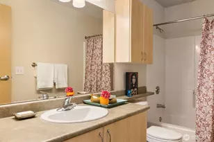 812 5th Ave N, Seattle, WA 98109 - Photo 18