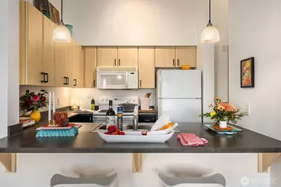 812 5th Avenue N #410, Seattle, WA 98109 - Photo 8