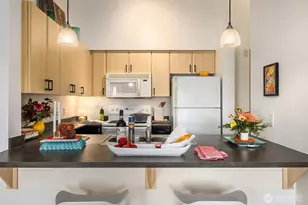 812 5th Ave N, Seattle, WA 98109 - Photo 8