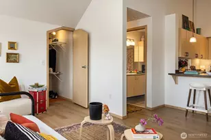 812 5th Ave N, Seattle, WA 98109 - Photo 16