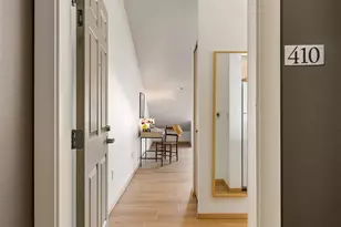 812 5th Ave N, Seattle, WA 98109 - Photo 2