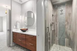 2000 Alaskan Wy, Seattle, WA 98121 - Photo 20