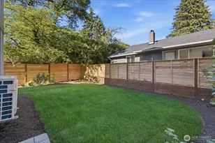 10330 B Ashworth Ave N, Seattle, WA 98133 - Photo 22