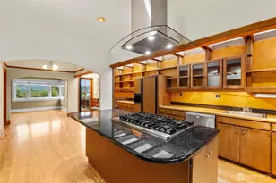 6705 56th Ave S, Seattle, WA 98118 - Photo 2