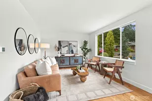 1723 NE 92nd St, Seattle, WA 98115 - Photo 8