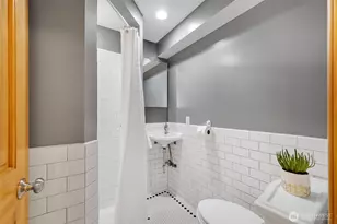 8007 Wallingford Ave N, Seattle, WA 98103 - Photo 16