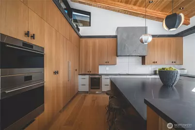 1017 California Lane SW, Seattle, WA 98116 - Photo 14