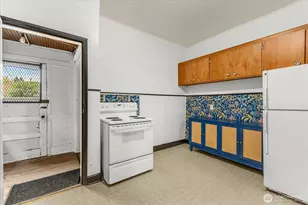 108 NE 61st St, Seattle, WA 98115 - Photo 14