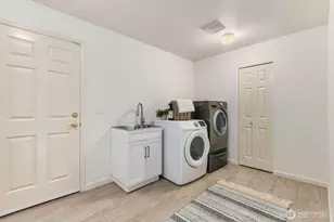 8748 NE Rosario Pl, Bainbridge Island, WA 98110 - Photo 18