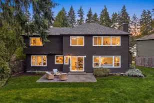 8748 NE Rosario Pl, Bainbridge Island, WA 98110 - Photo 2