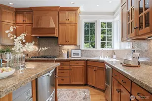 474 Glen Hollow Pl SW, Bainbridge Island, WA 98110 - Photo 8