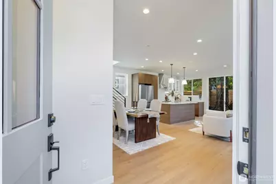 121 N 136th Street, Seattle, WA 98133 - Photo 2