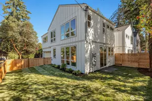 121 N 136th St, Seattle, WA 98133 - Photo 12