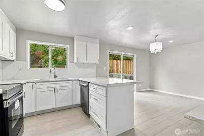 16135 Densmore Ave N, Shoreline, WA 98133 - Photo 10