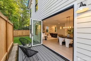 11610 NE 92nd St, Kirkland, WA 98033 - Photo 10