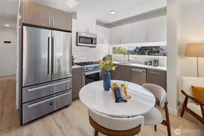 4630 Linden Avenue N, Seattle, WA 98103 - Photo 6