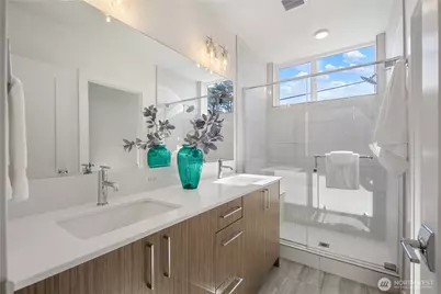 4630 Linden Avenue N, Seattle, WA 98103 - Photo 14