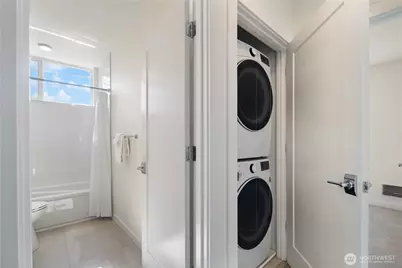 4630 Linden Avenue N, Seattle, WA 98103 - Photo 18