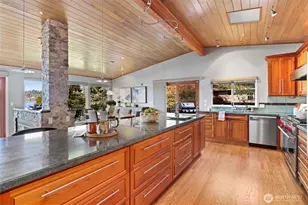 13210 Holmes Point Dr NE, Kirkland, WA 98034 - Photo 16