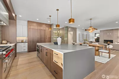 1020 107th Avenue SE, Bellevue, WA 98004 - Photo 8